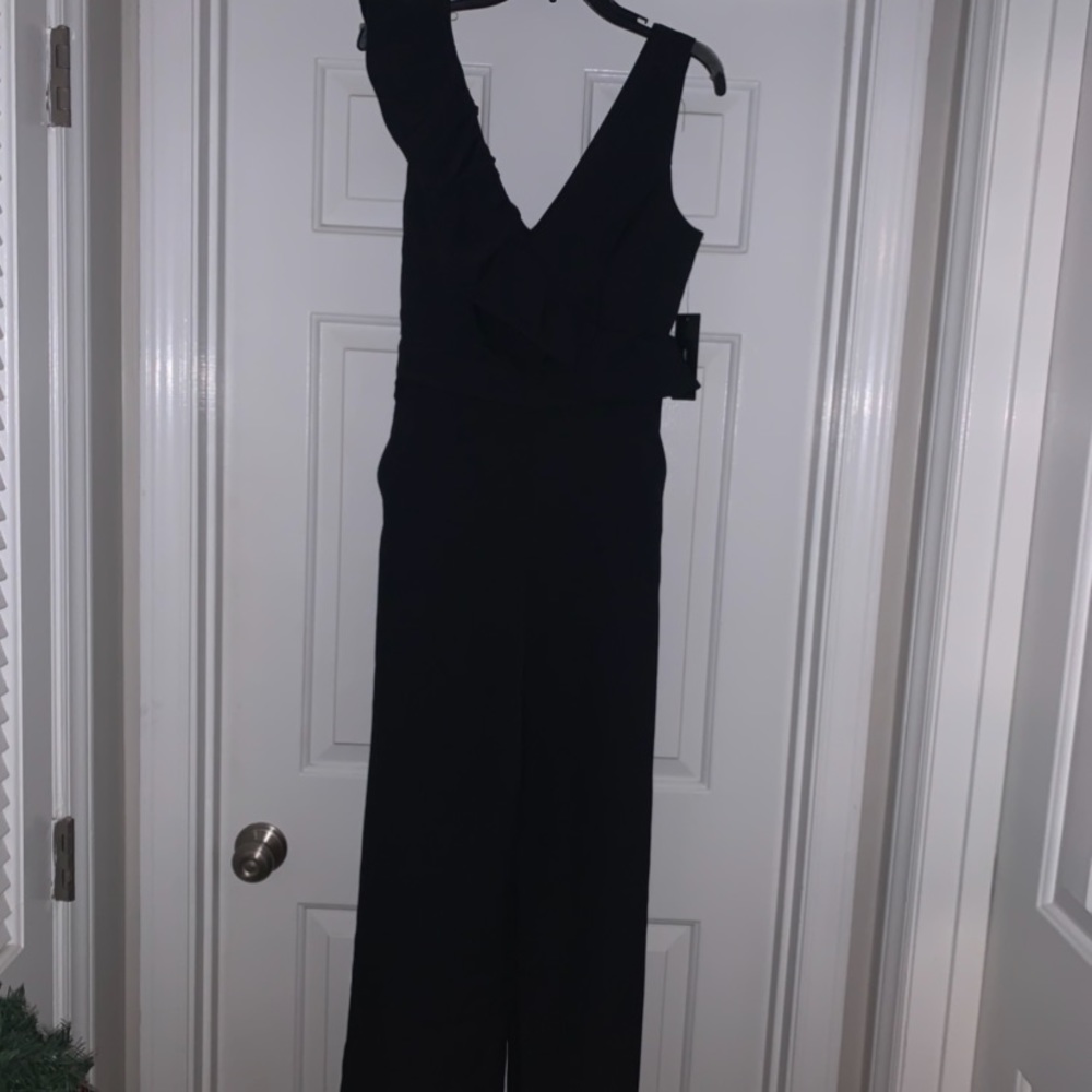 Lulu’s Black Sleeveless Jumpsuit - Small